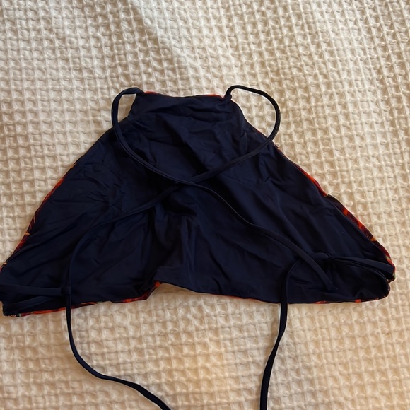 L space bathing suit top and bottom - Picture 4 of 5
